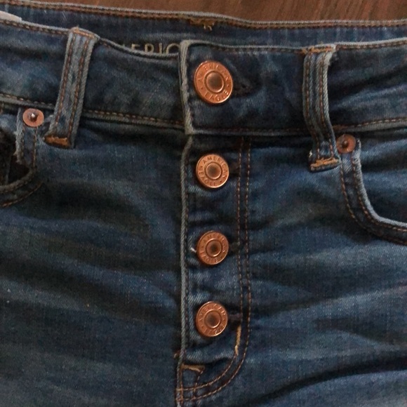 American Eagle Button Fly Distressed Denim Jean Shorts Frayed Hem Size 4    1010 - Picture 4 of 14